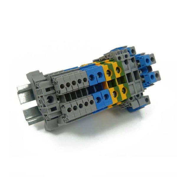 Scame Switched Interlock Socket 567.1686 16 Amp 415V 3P + E IP44 With Modular Space